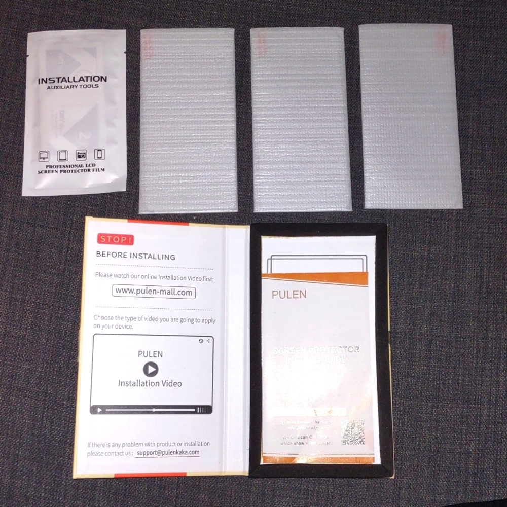 📱 Three-pak cell phone screen protectors with instructions